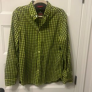 Like new Sz M Victornox button down gingham pattern shirt